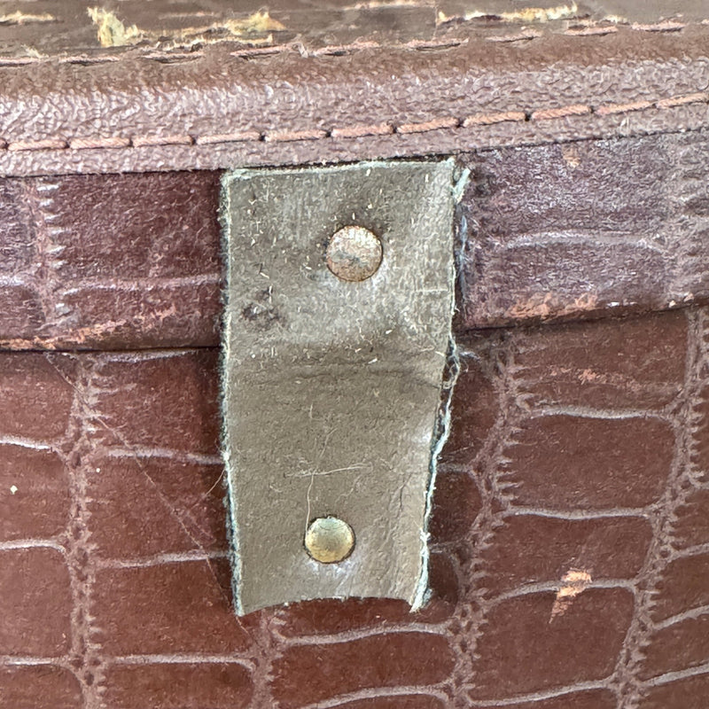 Gibson Alligator case for LG guitars LG - 3, LG - 2,LG - 1, LG - 0 1958 1959 1960 - Mahar's Vintage Guitars