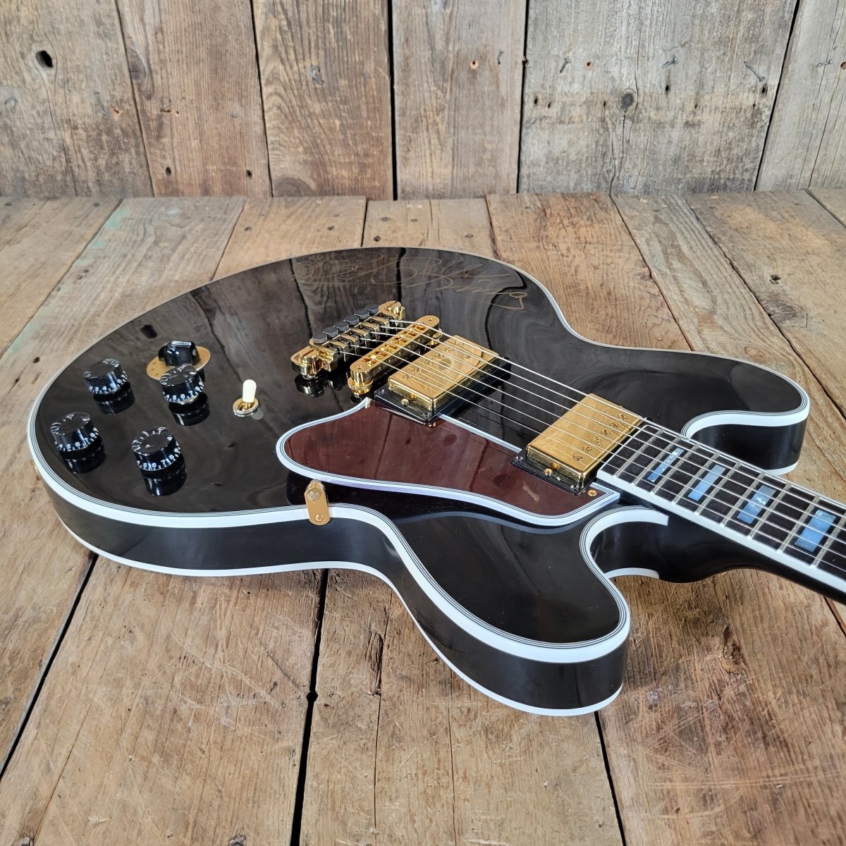 Gibson B.B. King "Lucille" Signature 2004 — Signed by B.B. King - Mahar's Vintage Guitars
