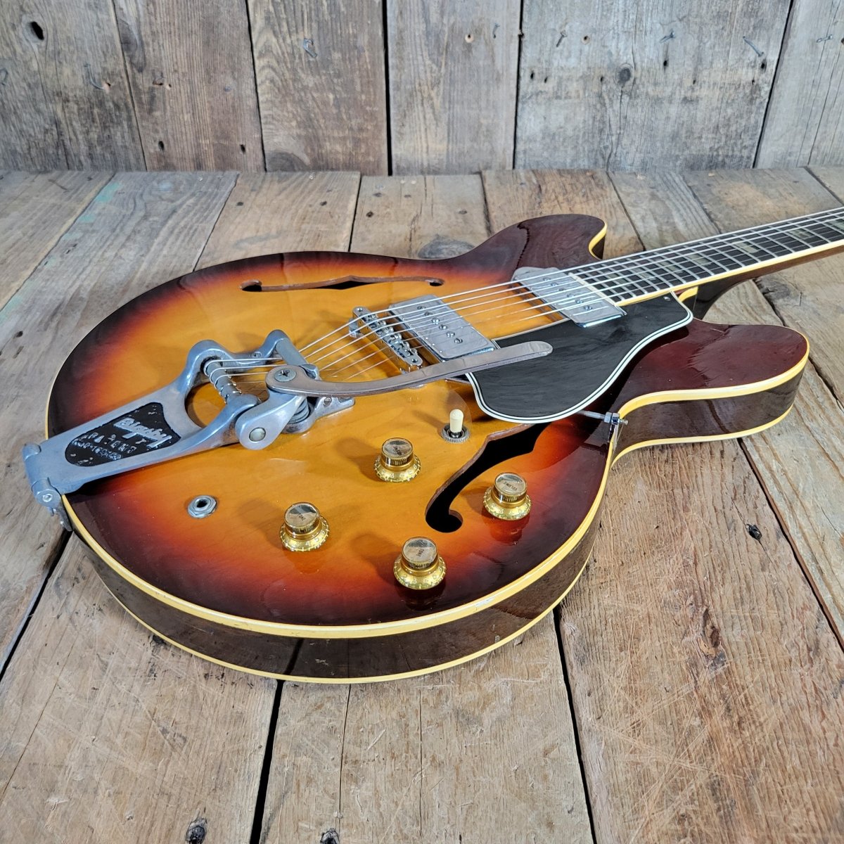 Gibson ES-330 Sunburst 1966 Factory Bigsby | Mahar's – Mahar's