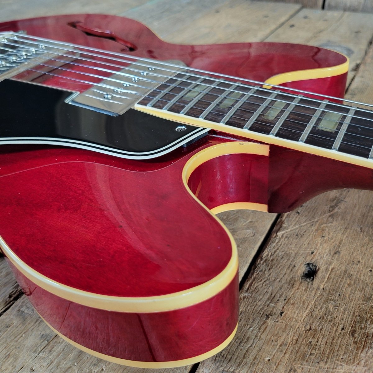 Gibson ES - 330TD 1964 Transparent Cherry - Mahar's Vintage Guitars