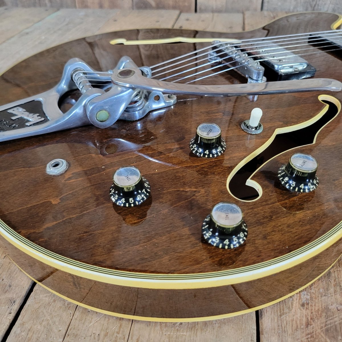 Gibson ES - 355 TDW Mono 1972 Walnut — No Varitone, Factory Bigsby - Mahar's Vintage Guitars