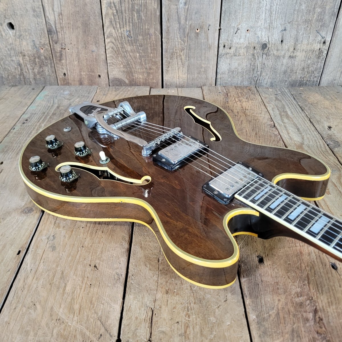 Gibson ES - 355 TDW Mono 1972 Walnut — No Varitone, Factory Bigsby - Mahar's Vintage Guitars