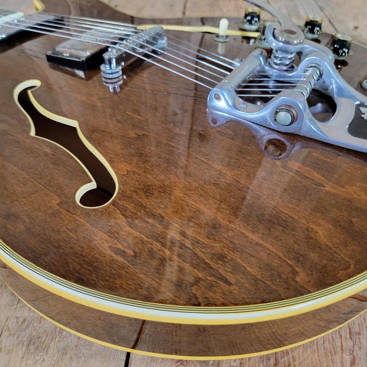 Gibson ES - 355 TDW Mono 1972 Walnut — No Varitone, Factory Bigsby - Mahar's Vintage Guitars