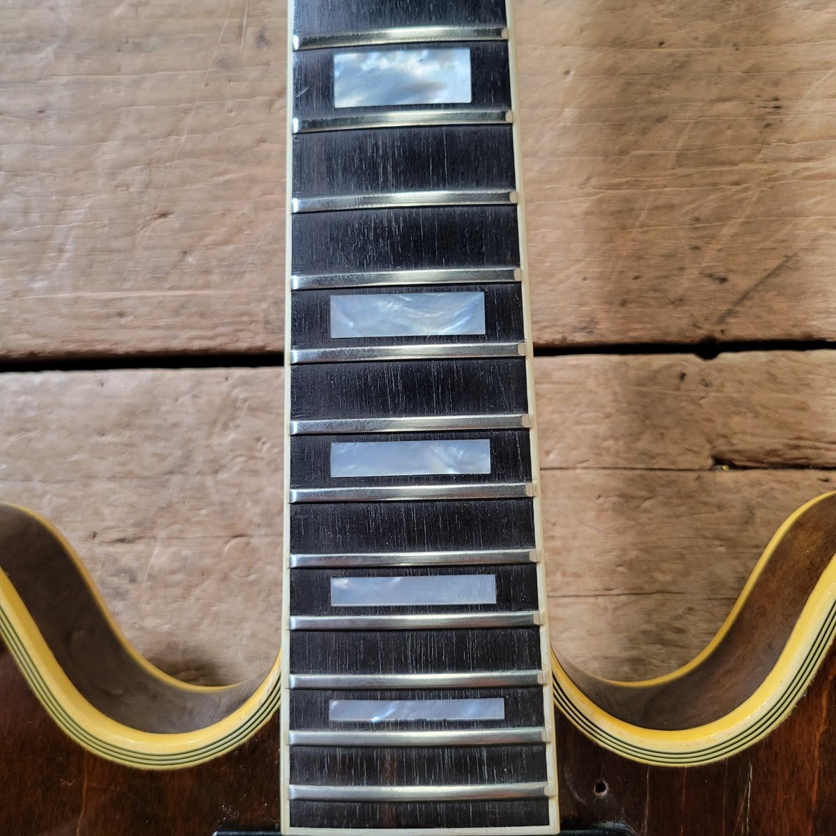Gibson ES - 355 TDW Mono 1972 Walnut — No Varitone, Factory Bigsby - Mahar's Vintage Guitars