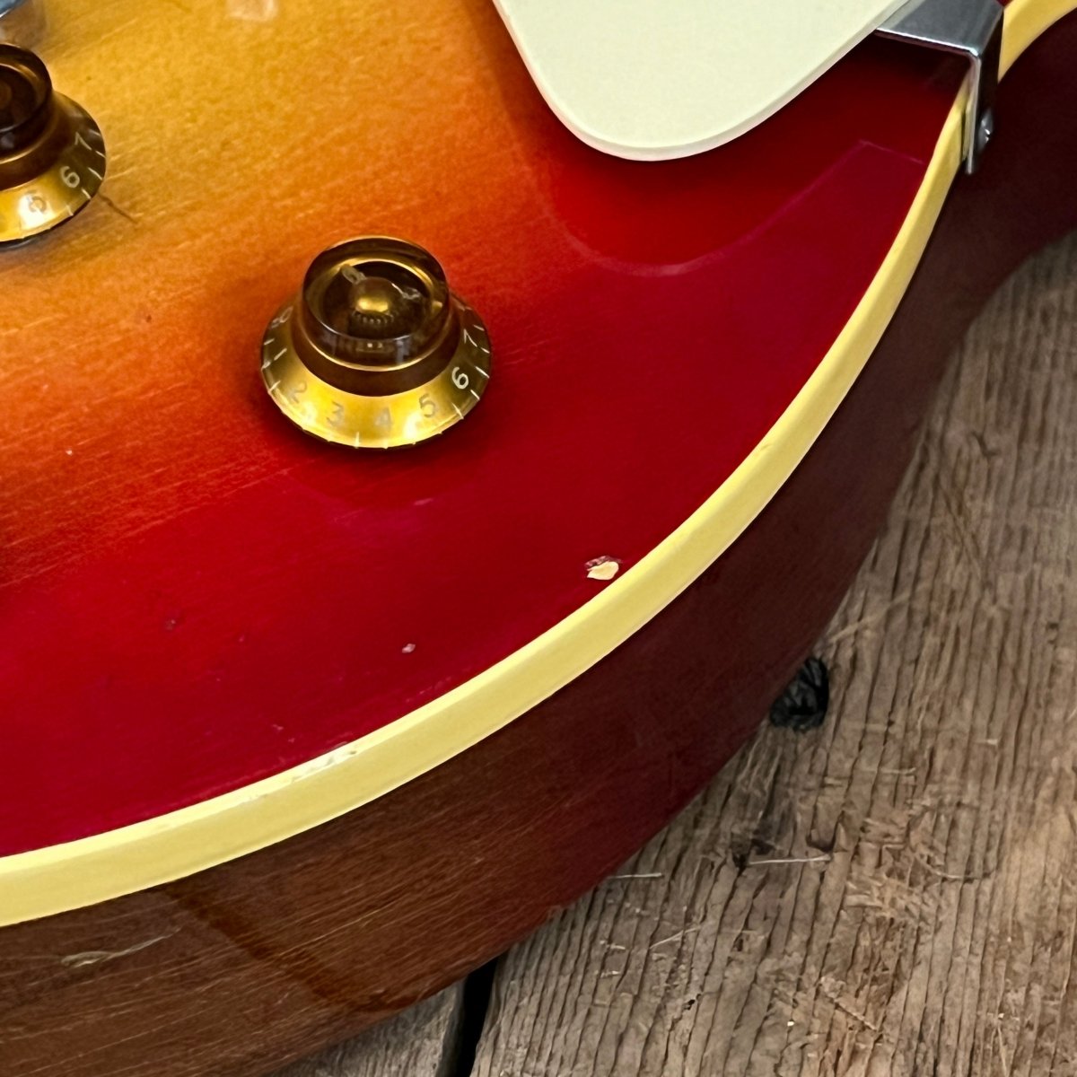 Gibson Les Paul Deluxe 1972 Cherry Sunburst - Mahar's Vintage Guitars