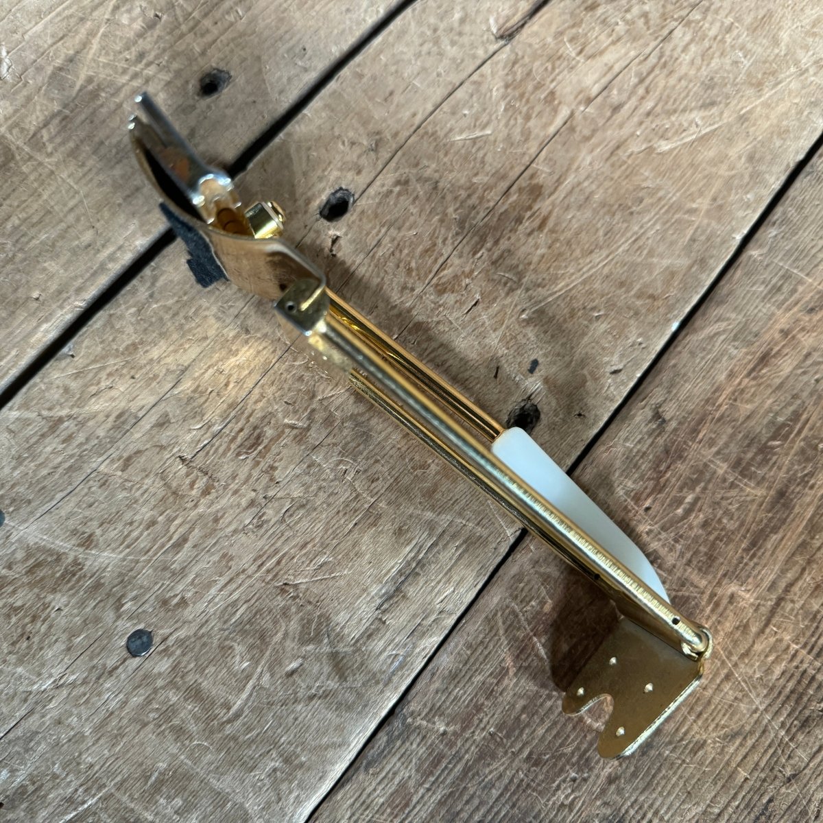 超リアルGibsonロゴ入り Maestro Vibrola　レプリカ　ゴールド SALE! New WD Long Vibrola Tremolo Tailpiece In GOLD 4