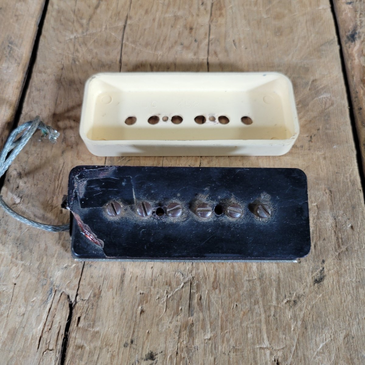 Gibson P - 90 Soapbar Pickup 1950s–1960s w/ Original UC - 452B Butyrate Cover - Mahar's Vintage Guitars