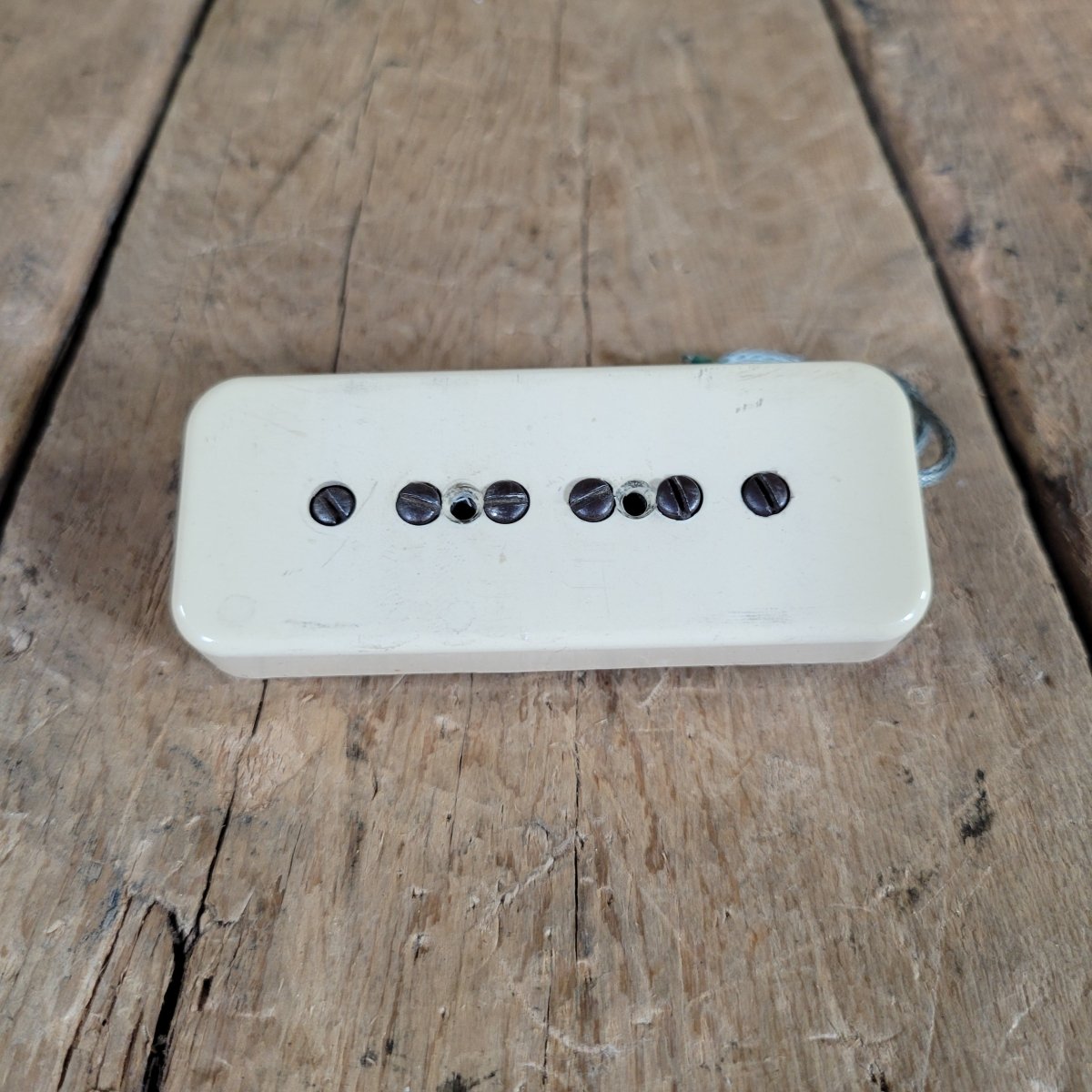 Gibson P - 90 Soapbar Pickup 1950s–1960s w/ Original UC - 452B Butyrate Cover - Mahar's Vintage Guitars