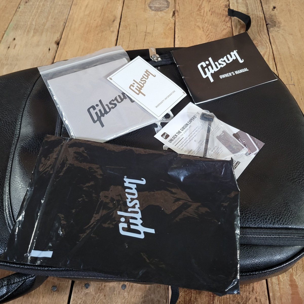 Gibson Premuim Gig Bag Les Paul SG With Gibson Accessory and Paperwork - Mahar's Vintage Guitars