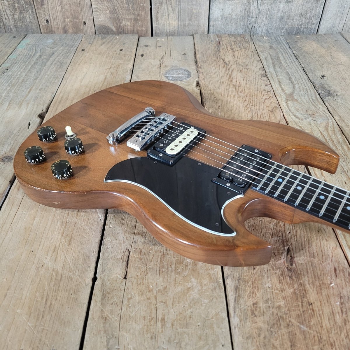 Gibson “The SG” 1979 – Original Chainsaw Case, Vintage Walnut Finish - Mahar's Vintage Guitars