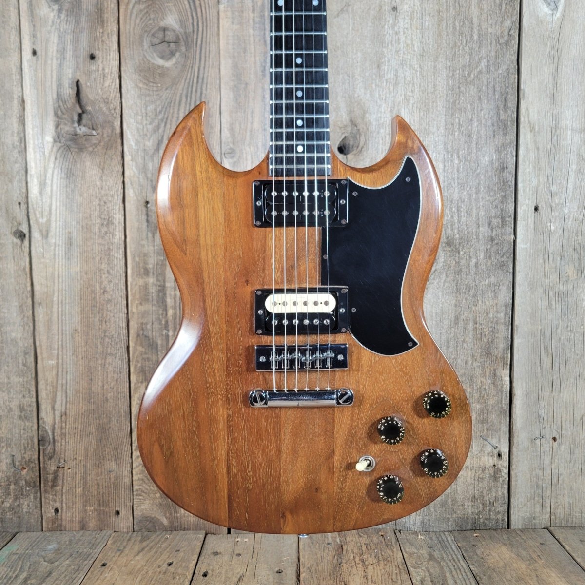Gibson “The SG” 1979 – Original Chainsaw Case, Vintage Walnut Finish - Mahar's Vintage Guitars