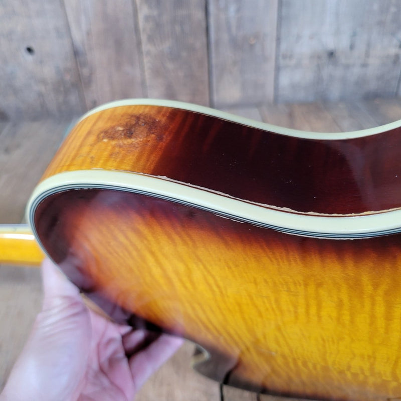 Guild Duane Eddy DE - 500 Deluxe 1962 – Sunburst, DeArmond Dynasonic Pickups, Vintage Hollowbody - Mahar's Vintage Guitars