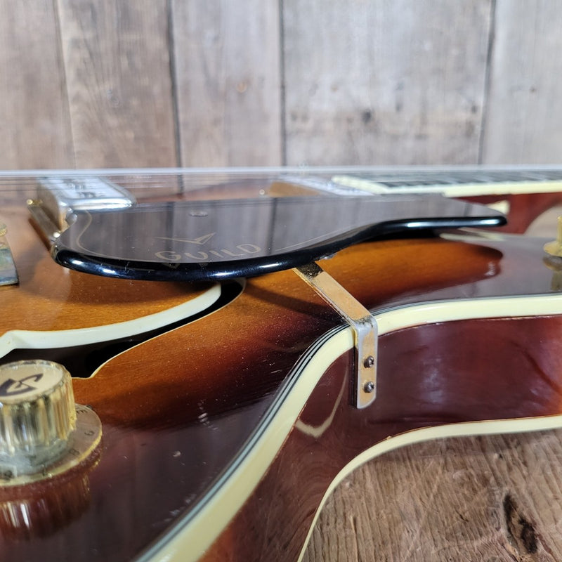 Guild Duane Eddy DE - 500 Deluxe 1962 – Sunburst, DeArmond Dynasonic Pickups, Vintage Hollowbody - Mahar's Vintage Guitars