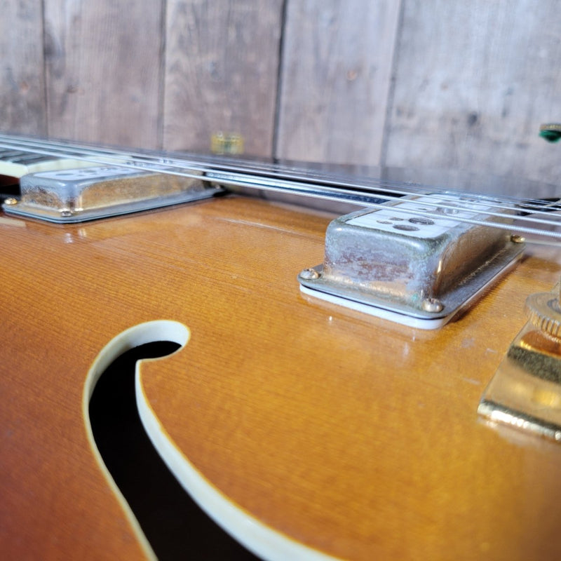 Guild Duane Eddy DE - 500 Deluxe 1962 – Sunburst, DeArmond Dynasonic Pickups, Vintage Hollowbody - Mahar's Vintage Guitars