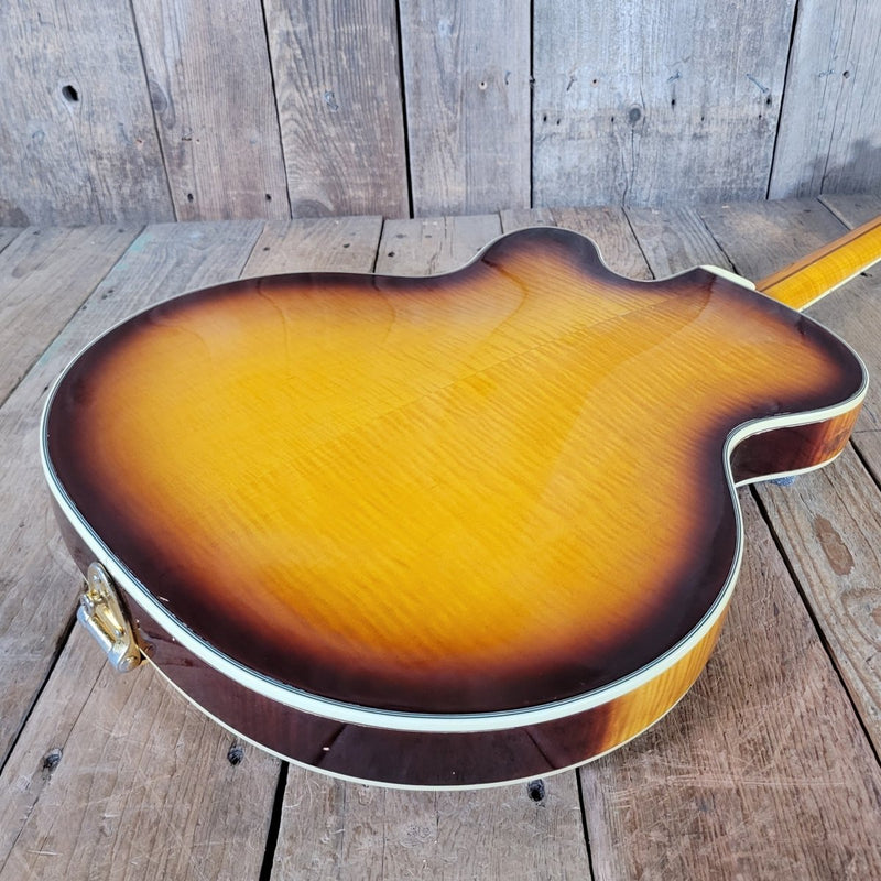 Guild Duane Eddy DE - 500 Deluxe 1962 – Sunburst, DeArmond Dynasonic Pickups, Vintage Hollowbody - Mahar's Vintage Guitars