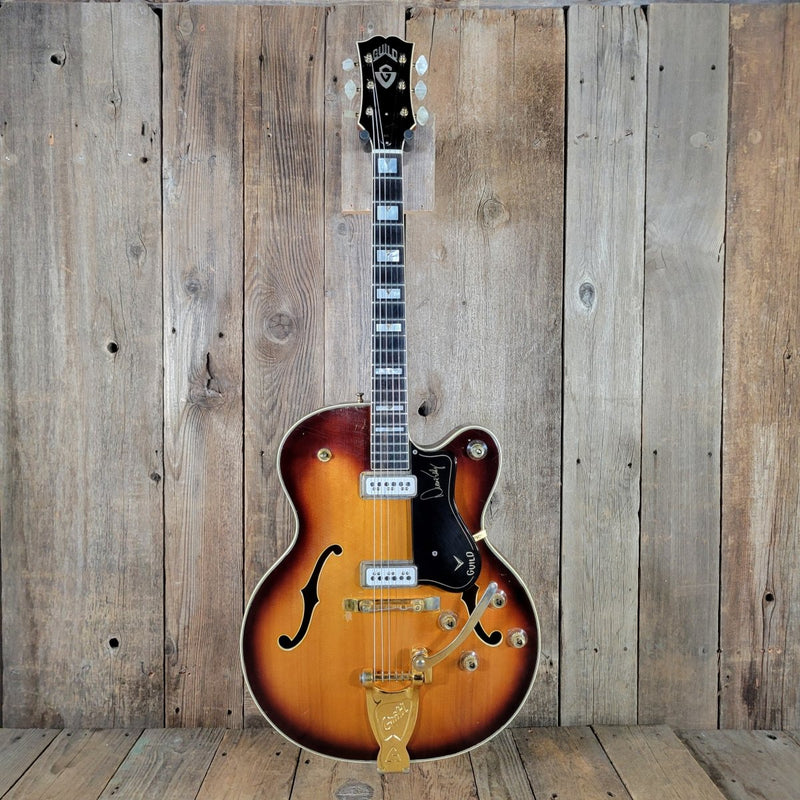 Guild Duane Eddy DE - 500 Deluxe 1962 – Sunburst, DeArmond Dynasonic Pickups, Vintage Hollowbody - Mahar's Vintage Guitars
