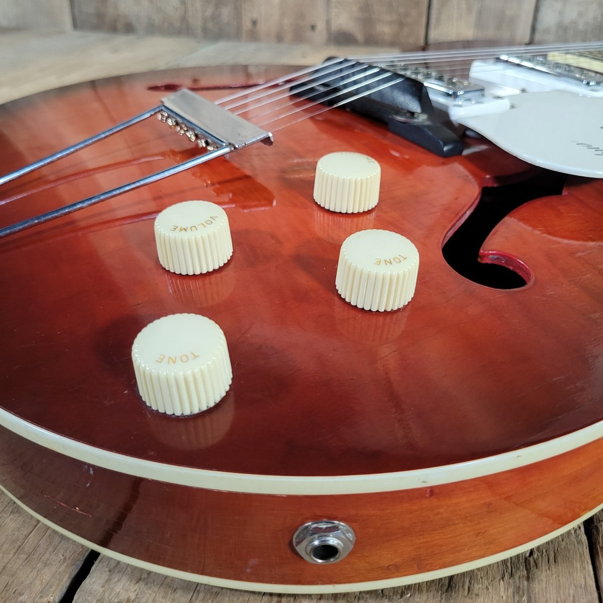 Harmony H-56 Rocket 1966 Red Burst - Mahar's Vintage Guitars