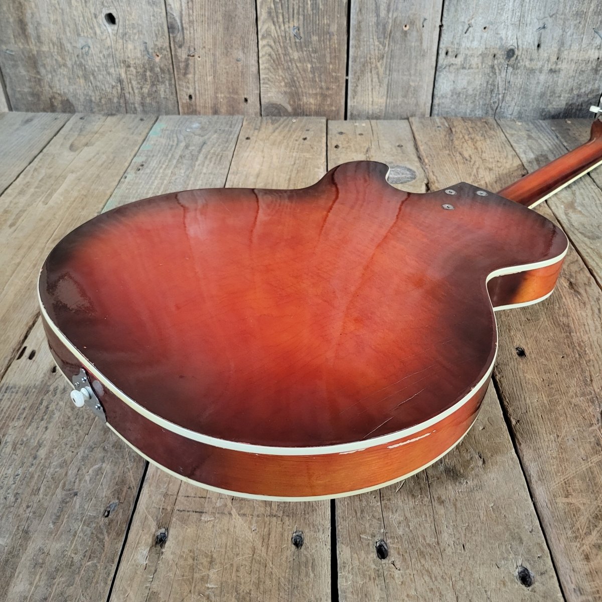 Harmony H-56 Rocket 1966 Red Burst - Mahar's Vintage Guitars