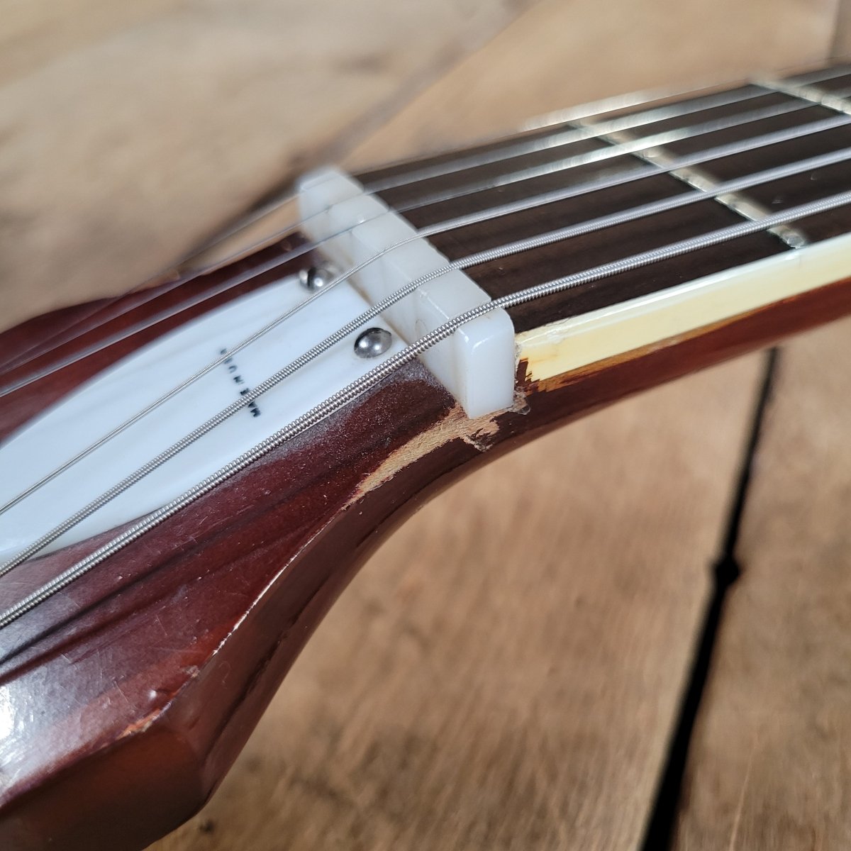 Harmony H-56 Rocket 1966 Red Burst - Mahar's Vintage Guitars