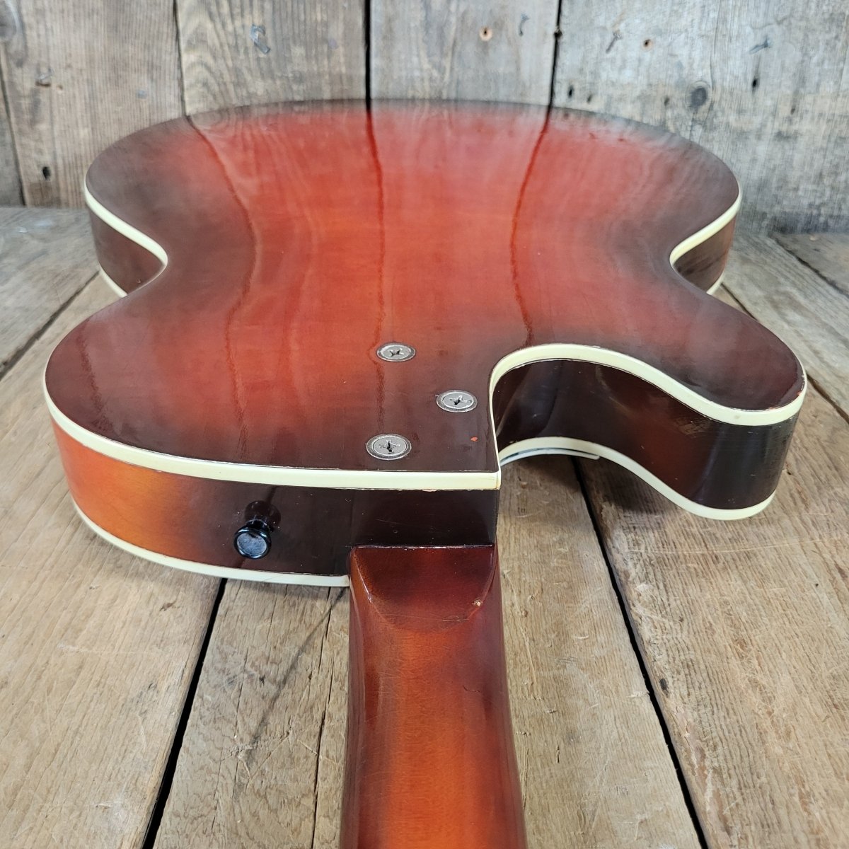 Harmony H-56 Rocket 1966 Red Burst - Mahar's Vintage Guitars