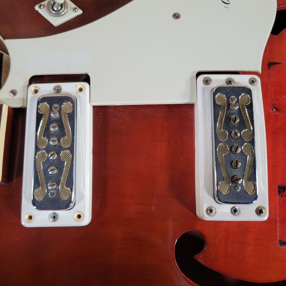 Harmony H-56 Rocket 1966 Red Burst - Mahar's Vintage Guitars