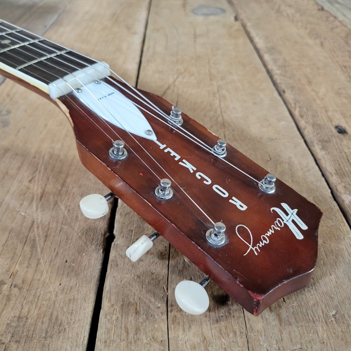 Harmony H-56 Rocket 1966 Red Burst - Mahar's Vintage Guitars