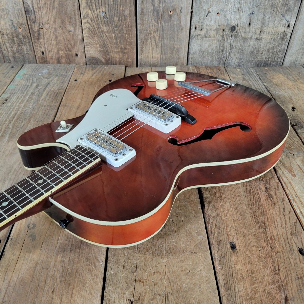 Harmony H-56 Rocket 1966 Red Burst - Mahar's Vintage Guitars