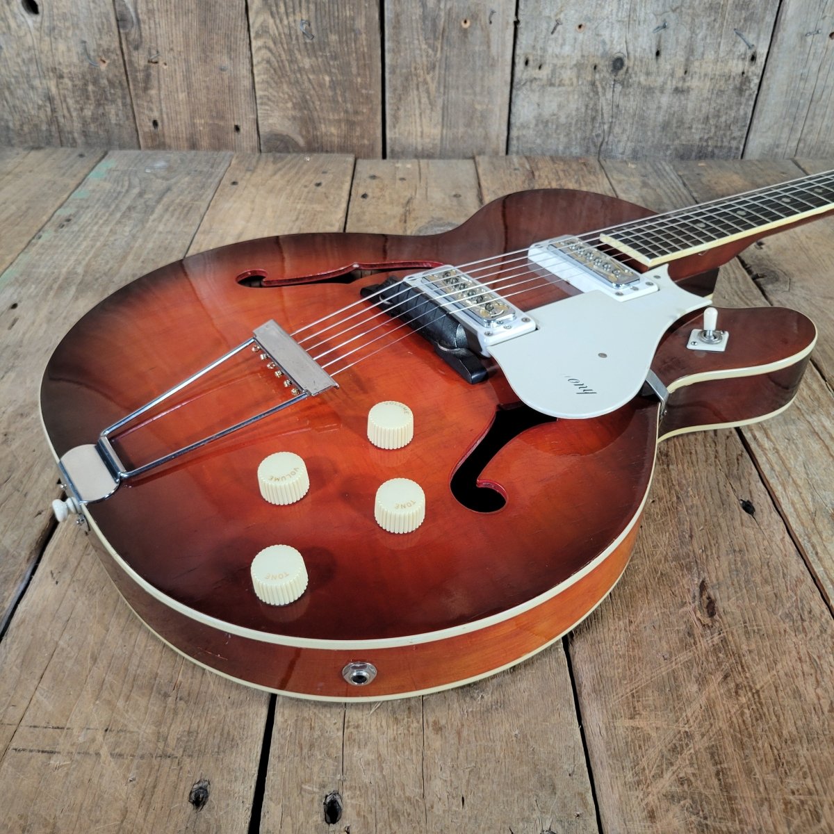 Harmony H-56 Rocket 1966 Red Burst - Mahar's Vintage Guitars