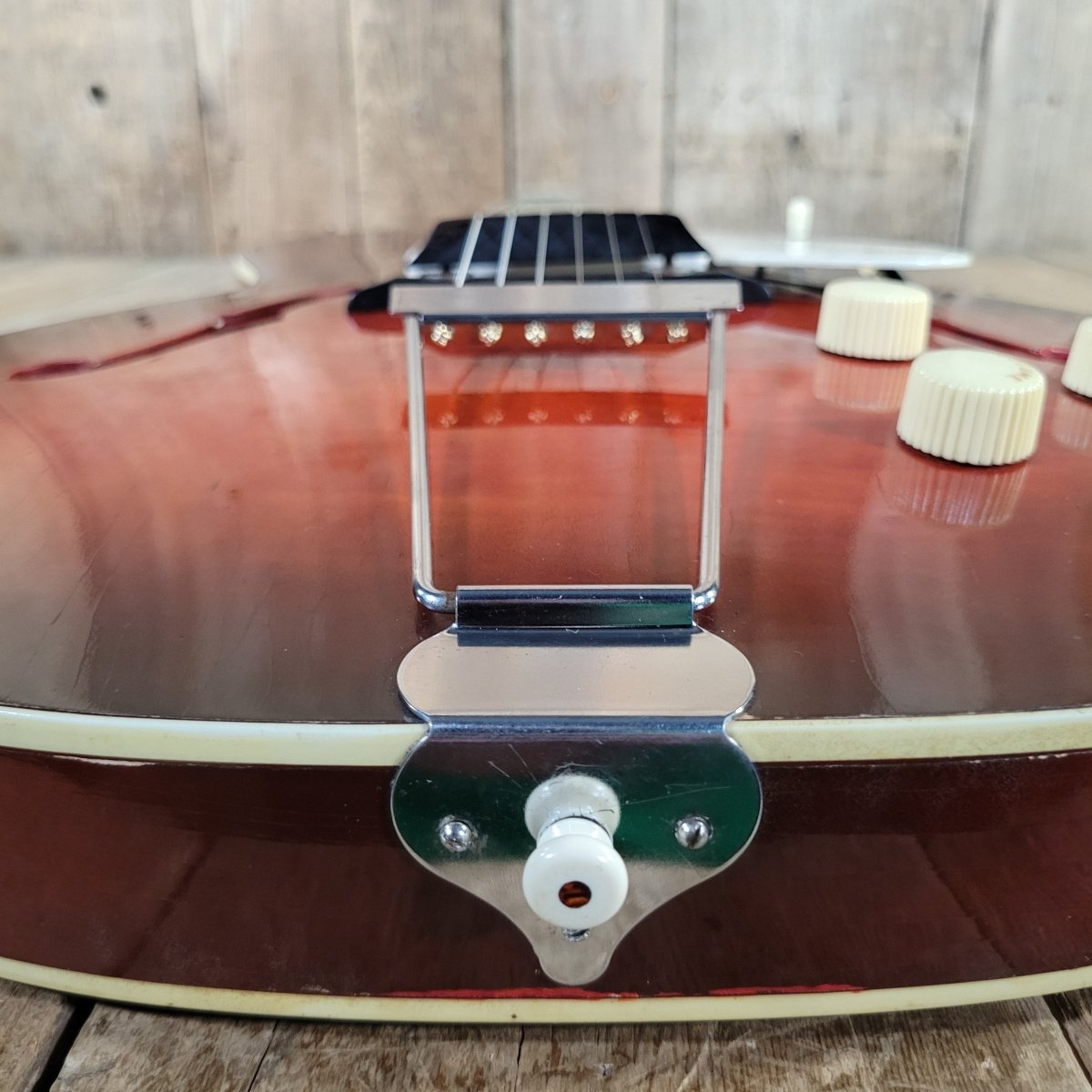 Harmony H-56 Rocket 1966 Red Burst - Mahar's Vintage Guitars