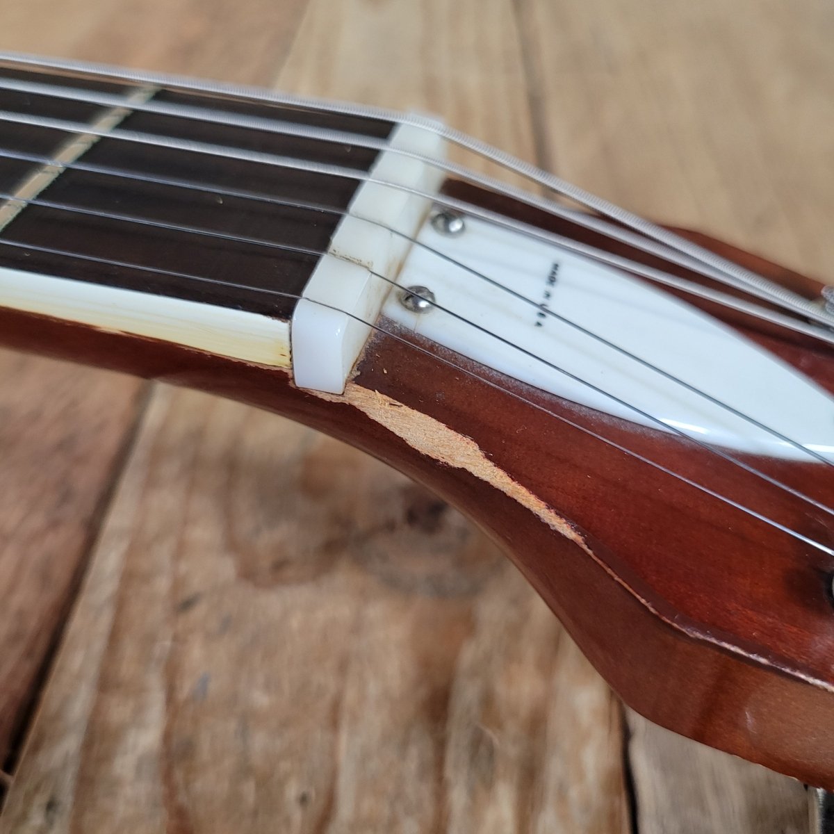 Harmony H-56 Rocket 1966 Red Burst - Mahar's Vintage Guitars