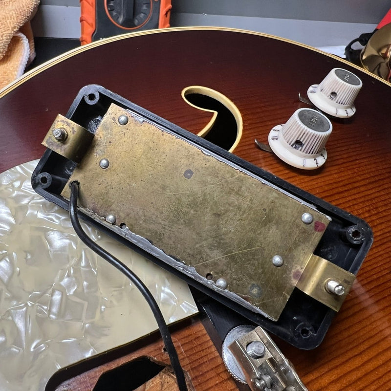 Hofner 457 S E2 1960's Sunburst - Mahar's Vintage Guitars