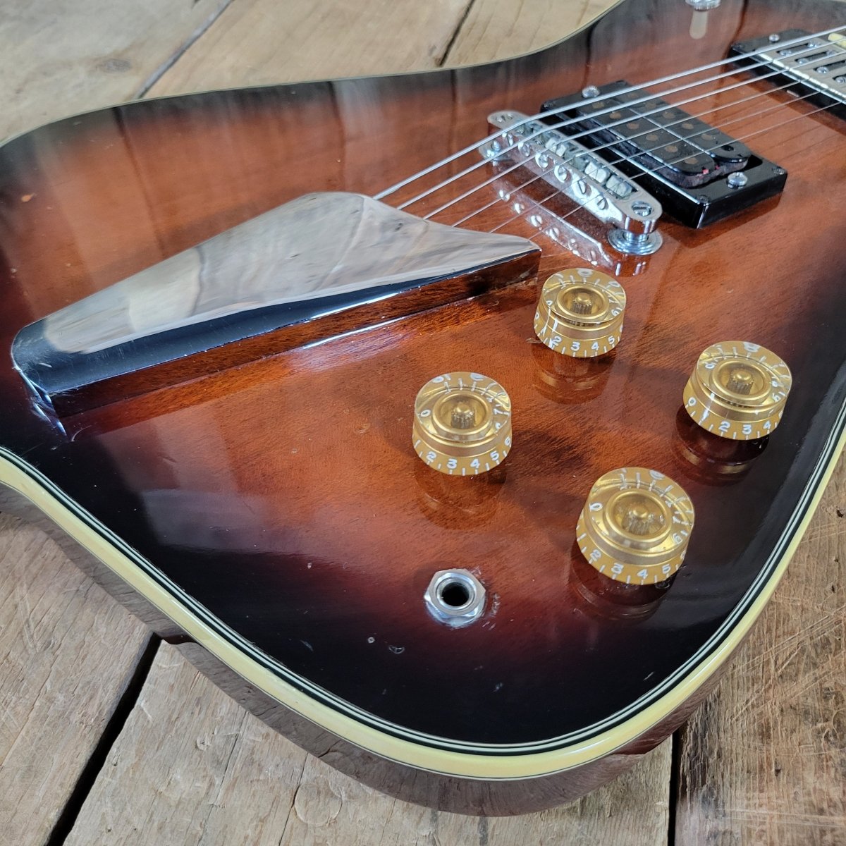 Ibanez Artist 2663 Iceman 1975 Sunburst with original hard case - Mahar's Vintage Guitars