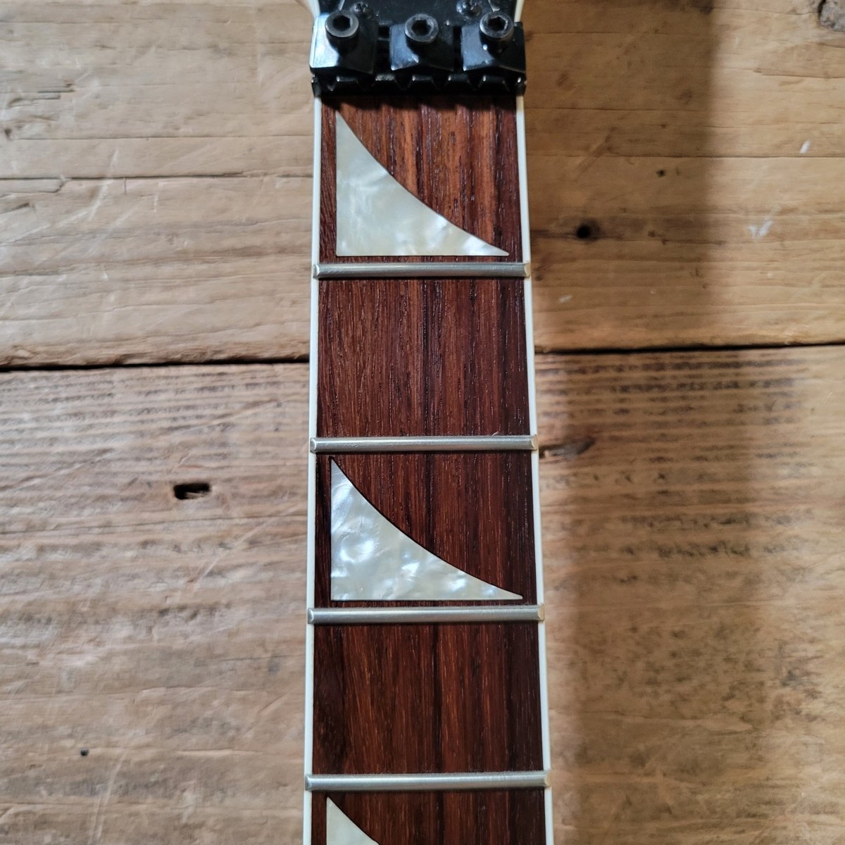 Jackson 2015 JS32 Kelly Silver Duncan Invader Near Mint - Mahar's Vintage Guitars