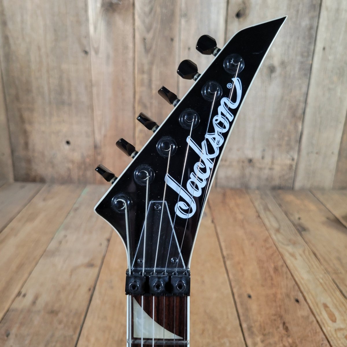 Jackson 2015 JS32 Kelly Silver Duncan Invader Near Mint - Mahar's Vintage Guitars