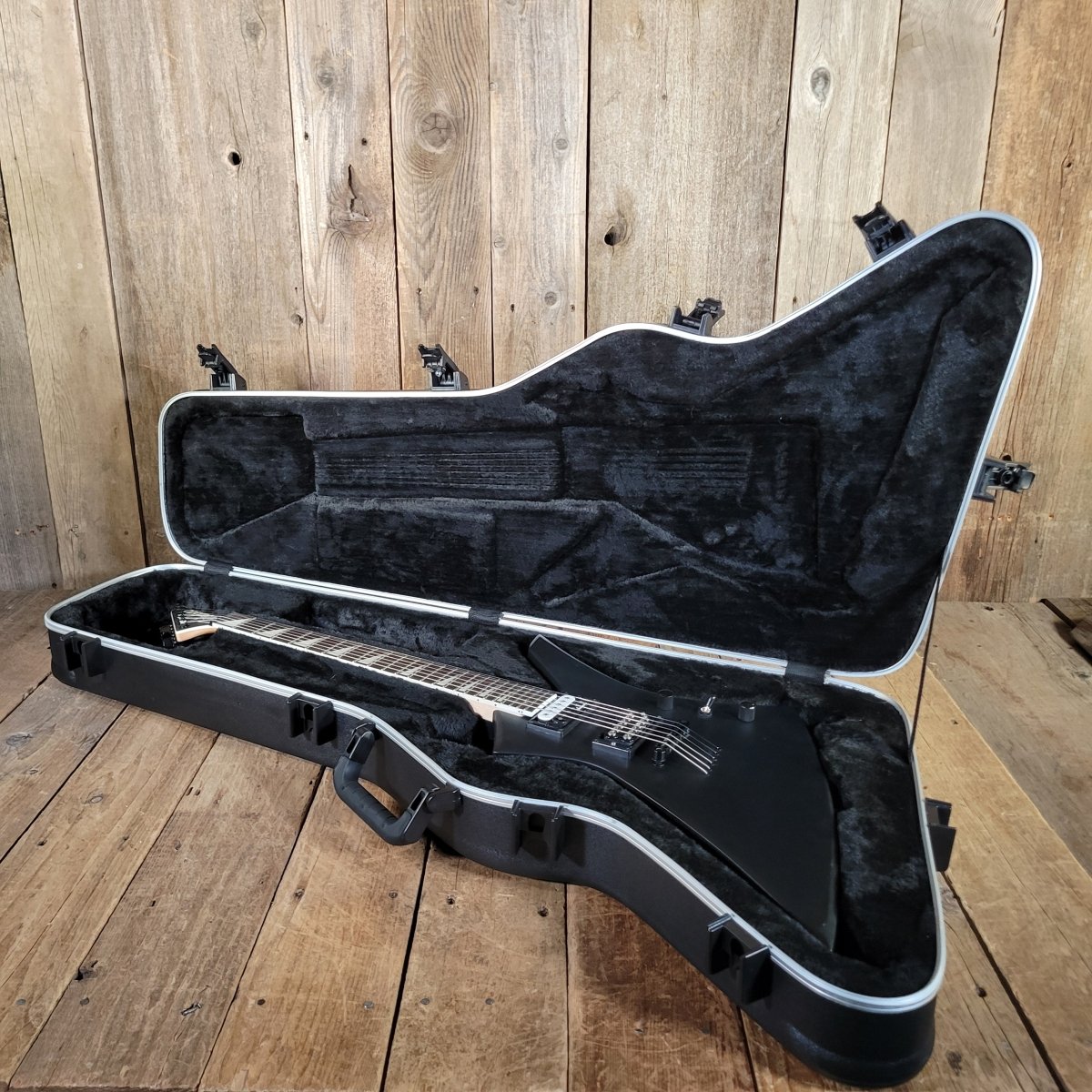 Jackson 2016 JS32 Kelly Matte Black Duncan Invader | Mahar's