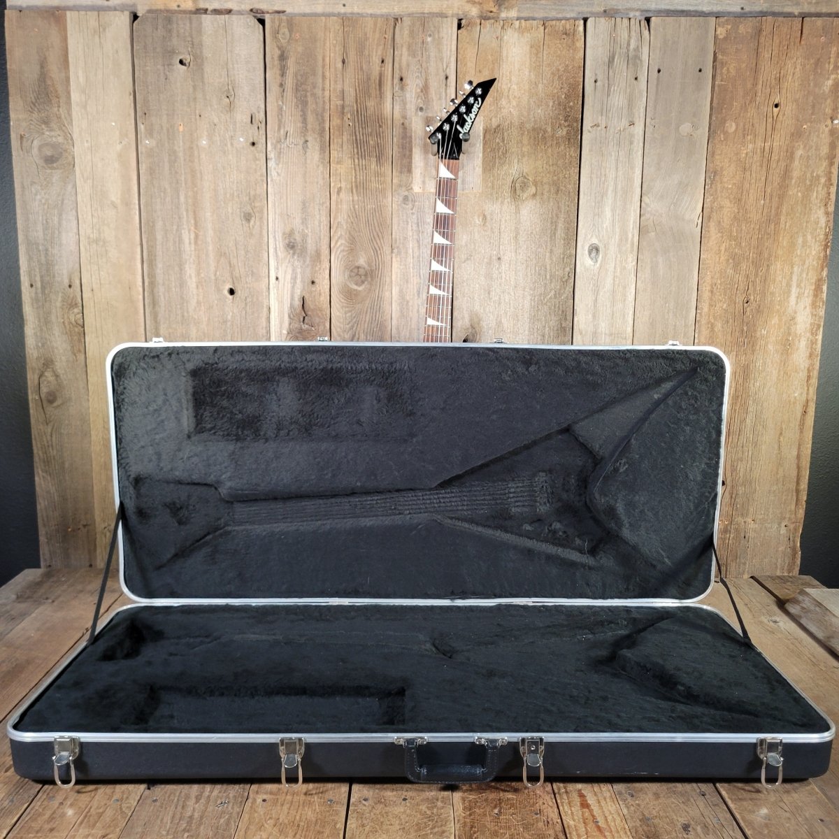 Jackson JS30RR Randy Rhodes V 2009 Black w/Jackson Molded Case - Mahar's Vintage Guitars
