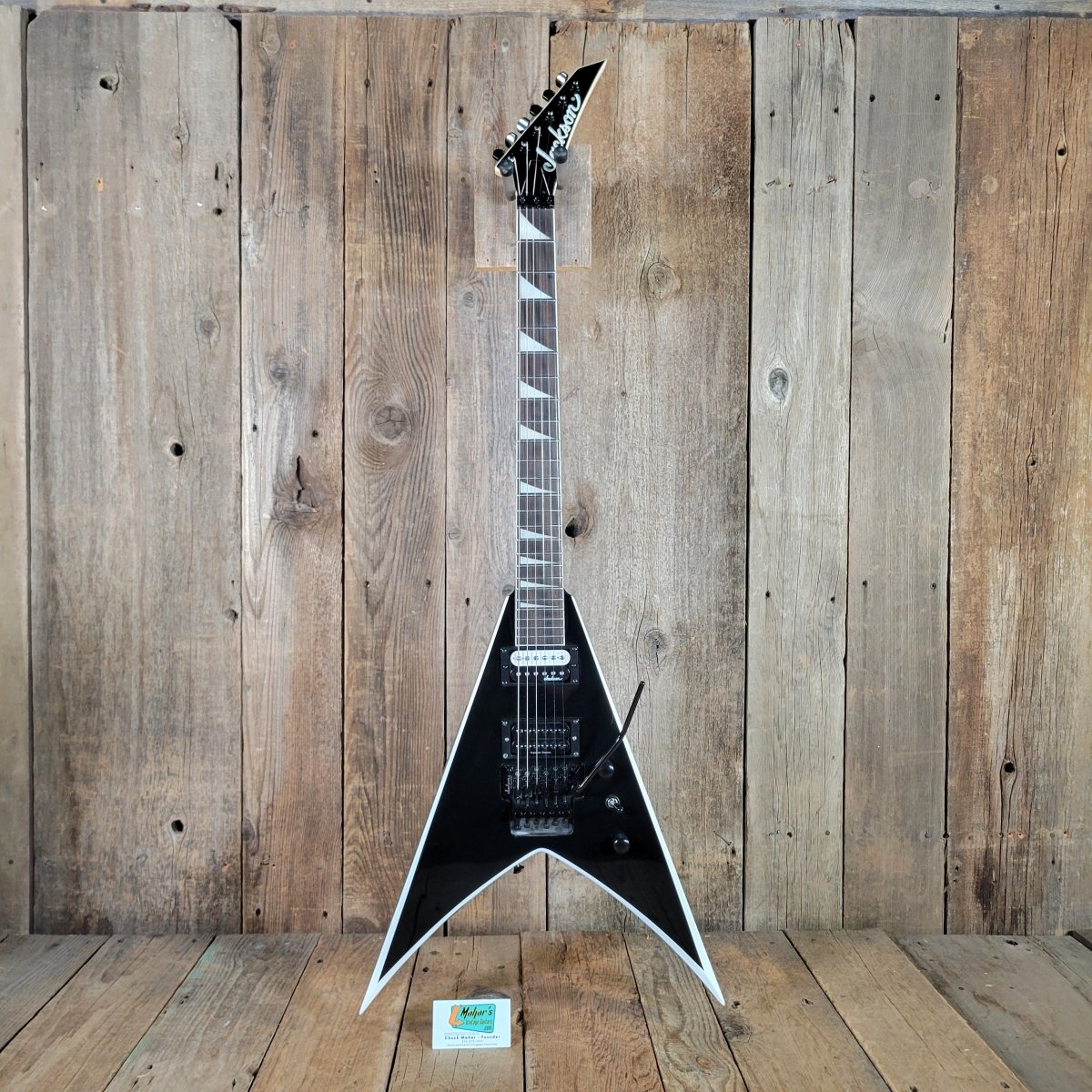 Jackson JS32 King V 2016 Black w/Duncan Invader & Original Case - Mahar's Vintage Guitars