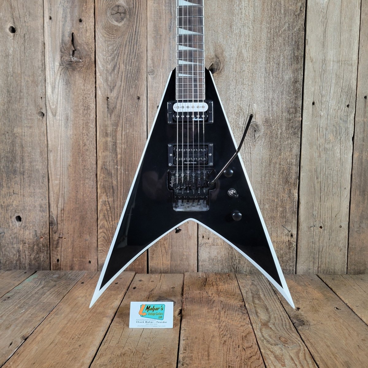 Jackson JS32 King V 2016 Black w/Duncan Invader & Original Case - Mahar's Vintage Guitars