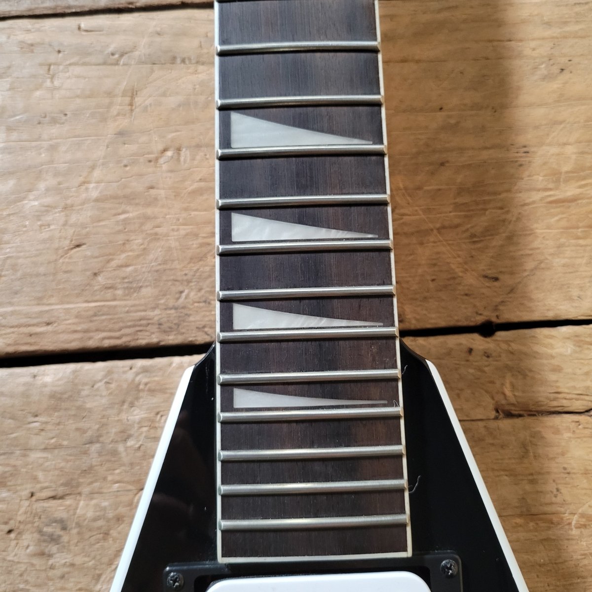 Jackson JS32 King V 2016 Black w/Duncan Invader & Original Case - Mahar's Vintage Guitars