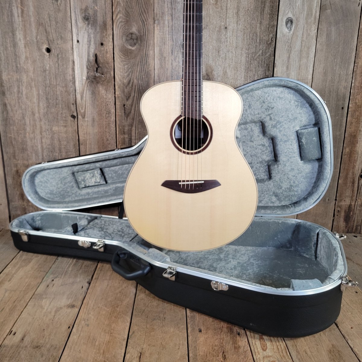 JKM 514 Grand Auditorium 2023 Rosewood Sides/Back Irish Made w/Molded Case - Mahar's Vintage Guitars