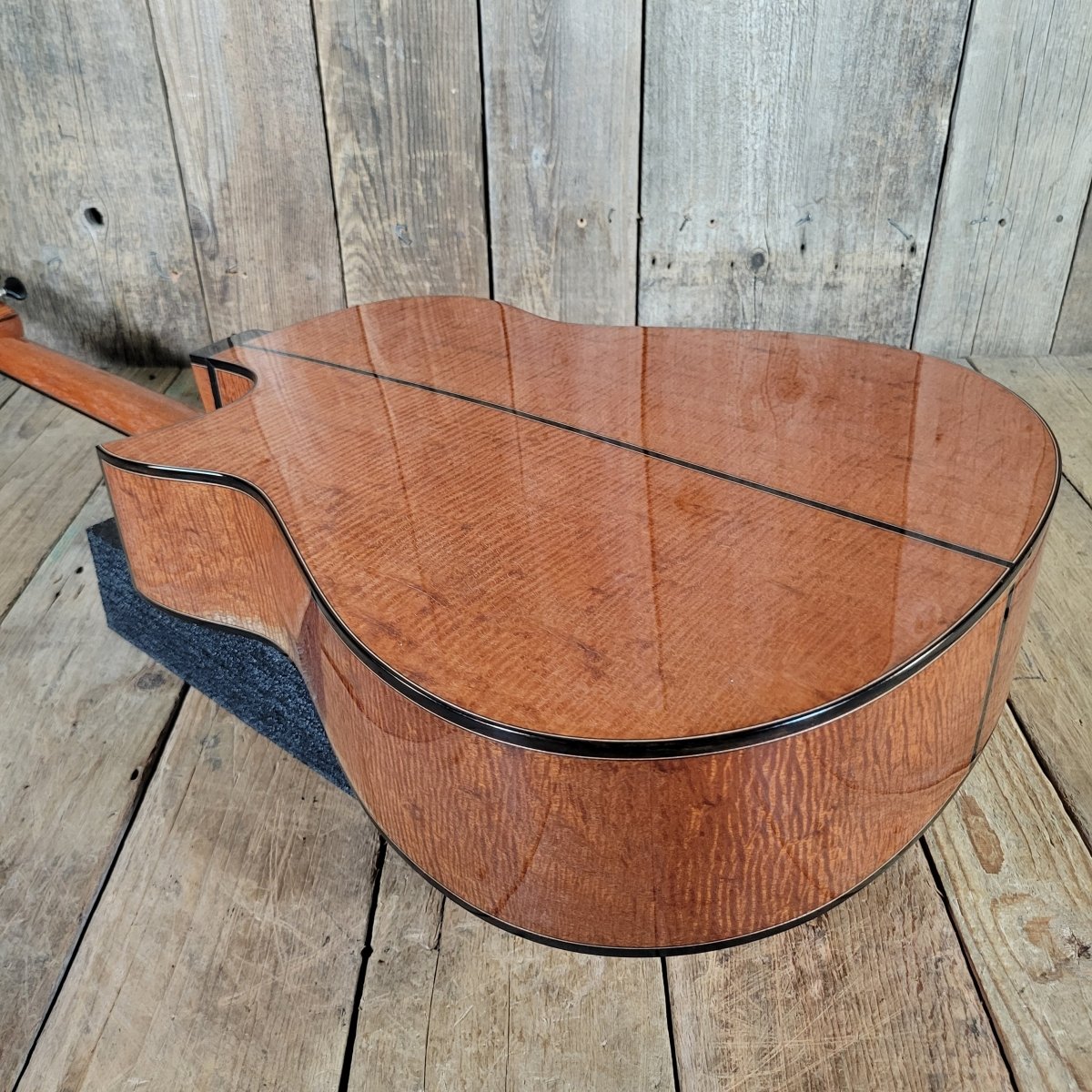 Julian Gaffney Modified Dreadnought 2019 Fiddleback Mahogany & Sitka Spruce - Mahar's Vintage Guitars