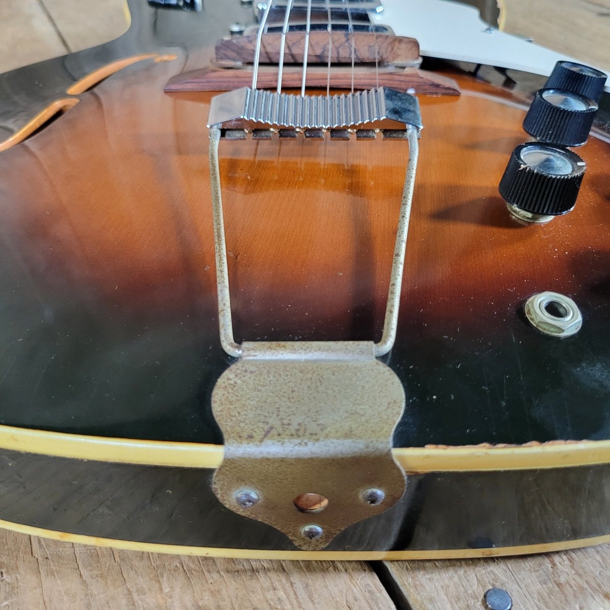 Kay 1960s Speed Demon P-3 Sunburst w/ Case - Mahar's Vintage Guitars