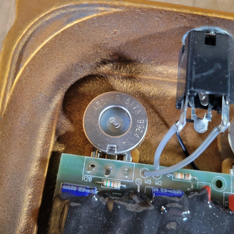 Klon Centaur Gold Horsie Short Tail 2000 with original paperwork - Mahar's Vintage Guitars