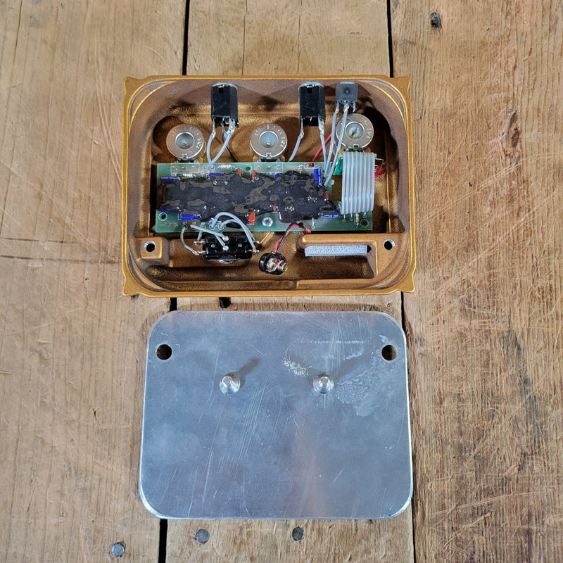 Klon Centaur Gold Horsie Short Tail 2000 with original paperwork - Mahar's Vintage Guitars