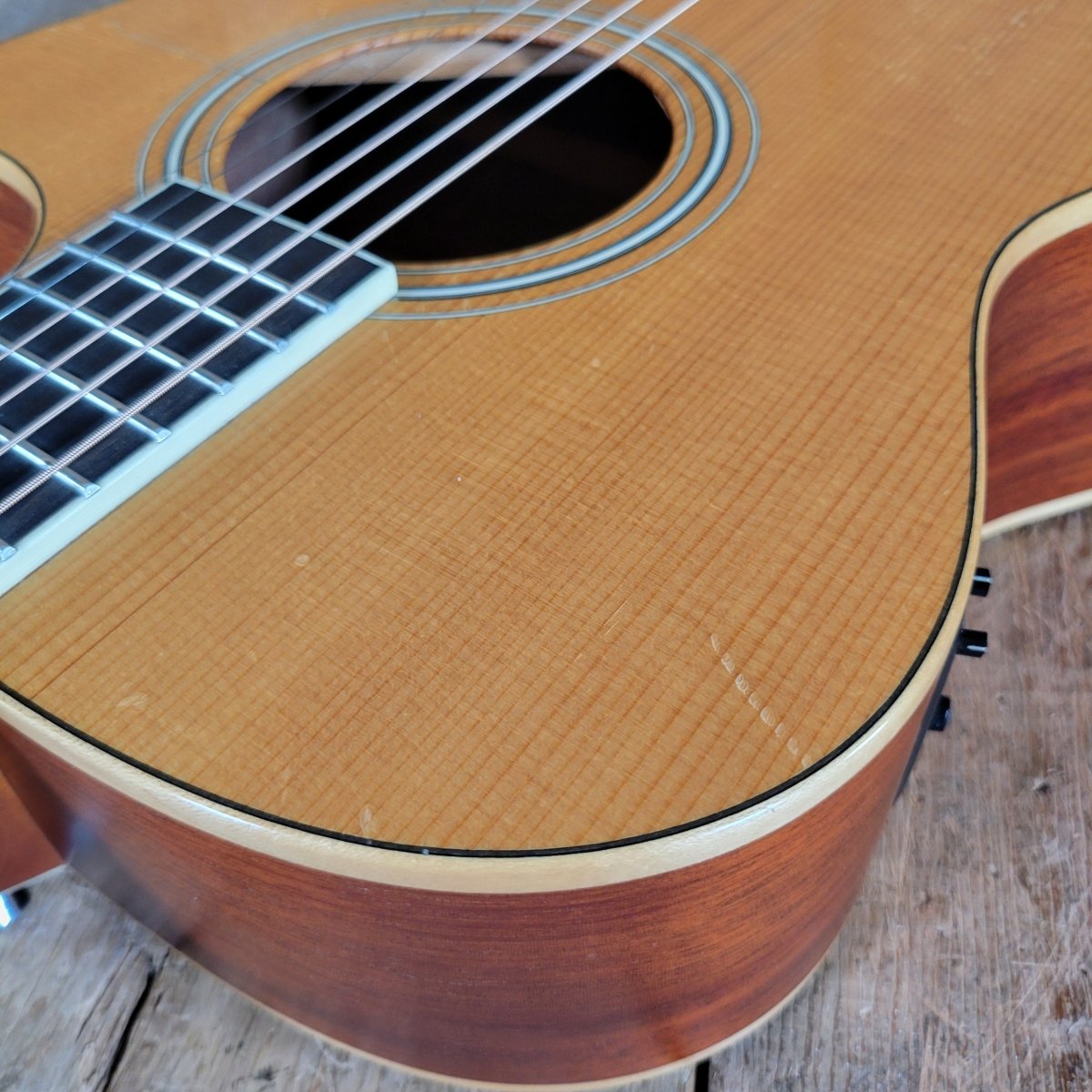 Larrivee OMV - 03 Mahogany 2004 w/ Pickup & Hard Case - Mahar's Vintage Guitars