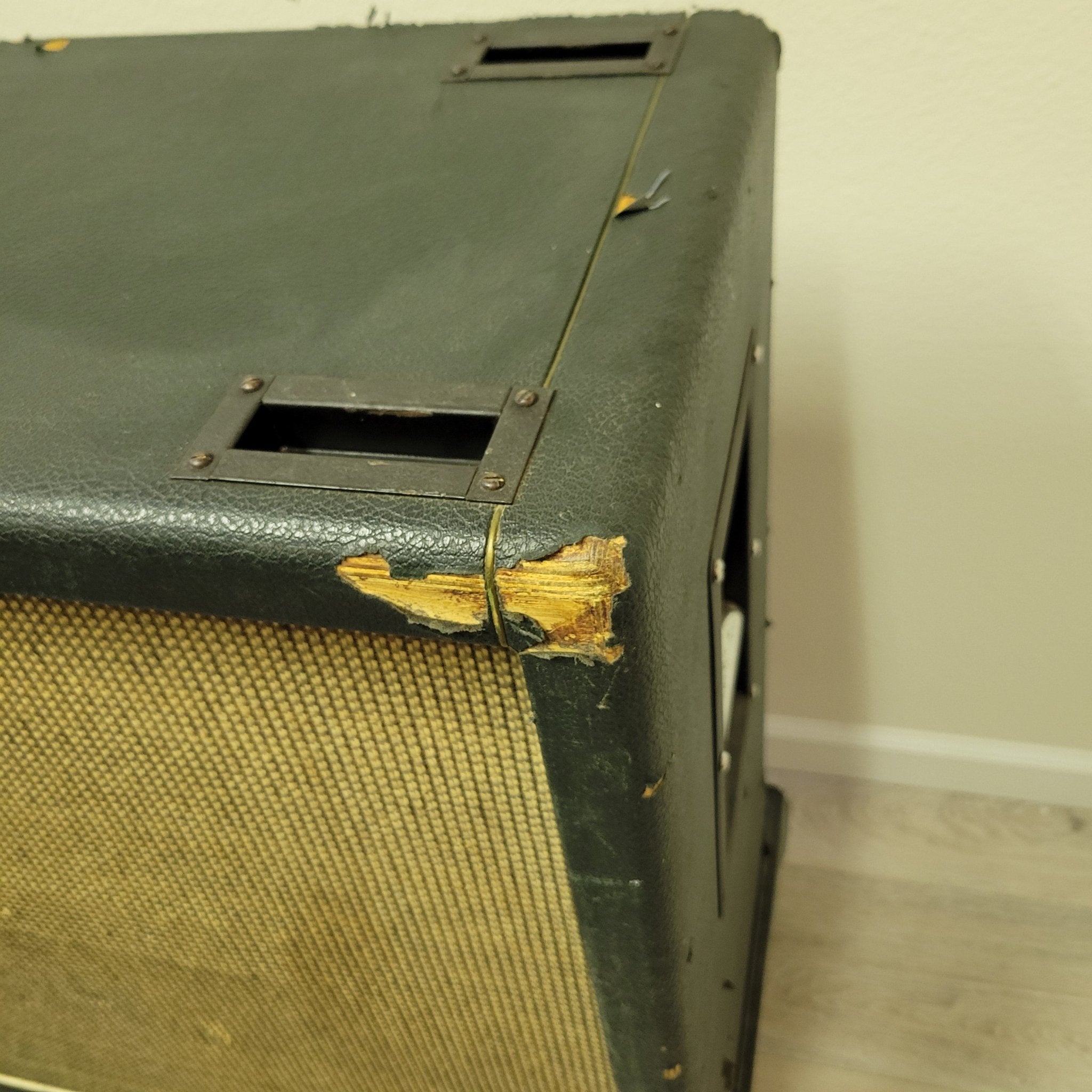 Marshall 1960b 4x12 Cabinet 1968 With Original Vintage Celestion G12M Greenback T1511 Speakers - Mahar's Vintage Guitars