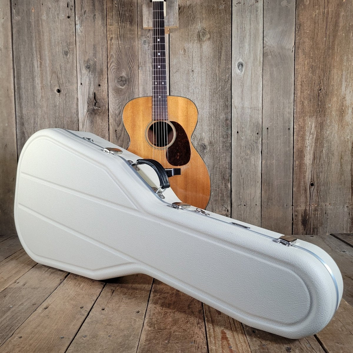 Martin 000 - 18 1946 — Tapered Bracing, Neck Reset, Refret - Mahar's Vintage Guitars