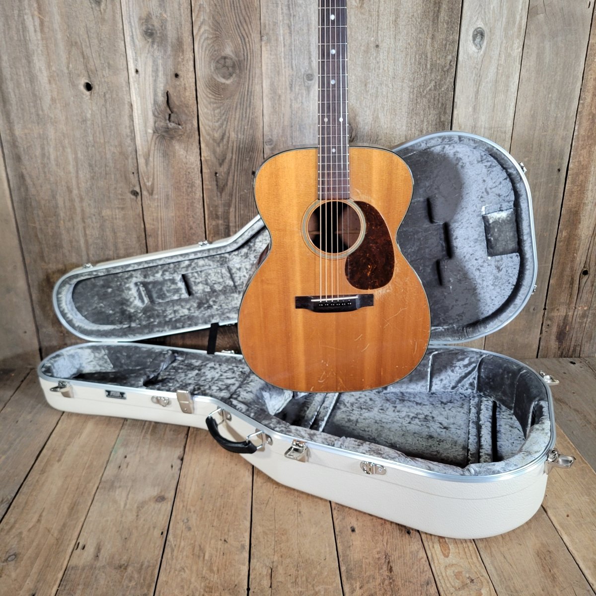 Martin 000 - 18 1946 — Tapered Bracing, Neck Reset, Refret - Mahar's Vintage Guitars