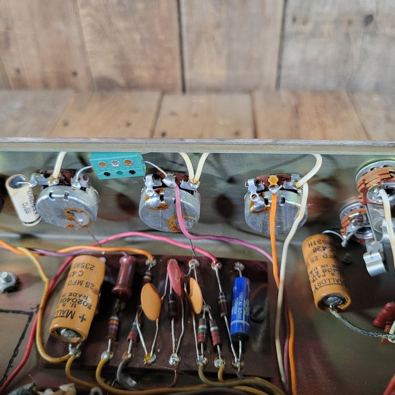 Martin 112T Combo Amp 1960 DeArmond - Made Mint Condition - Mahar's Vintage Guitars