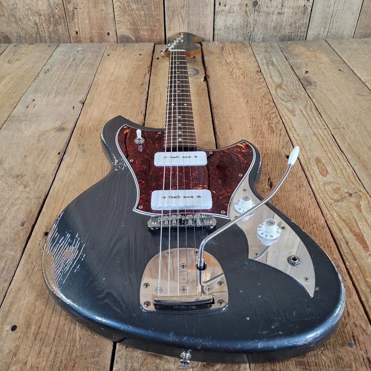 Novo Serus J 2022 - Mahar's Vintage Guitars